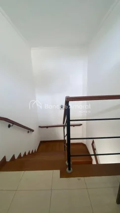 Imagem 3 suítes, sendo 2 suítes no térreo. A suíte principal possui closet, oferecendo mais conforto e ...
