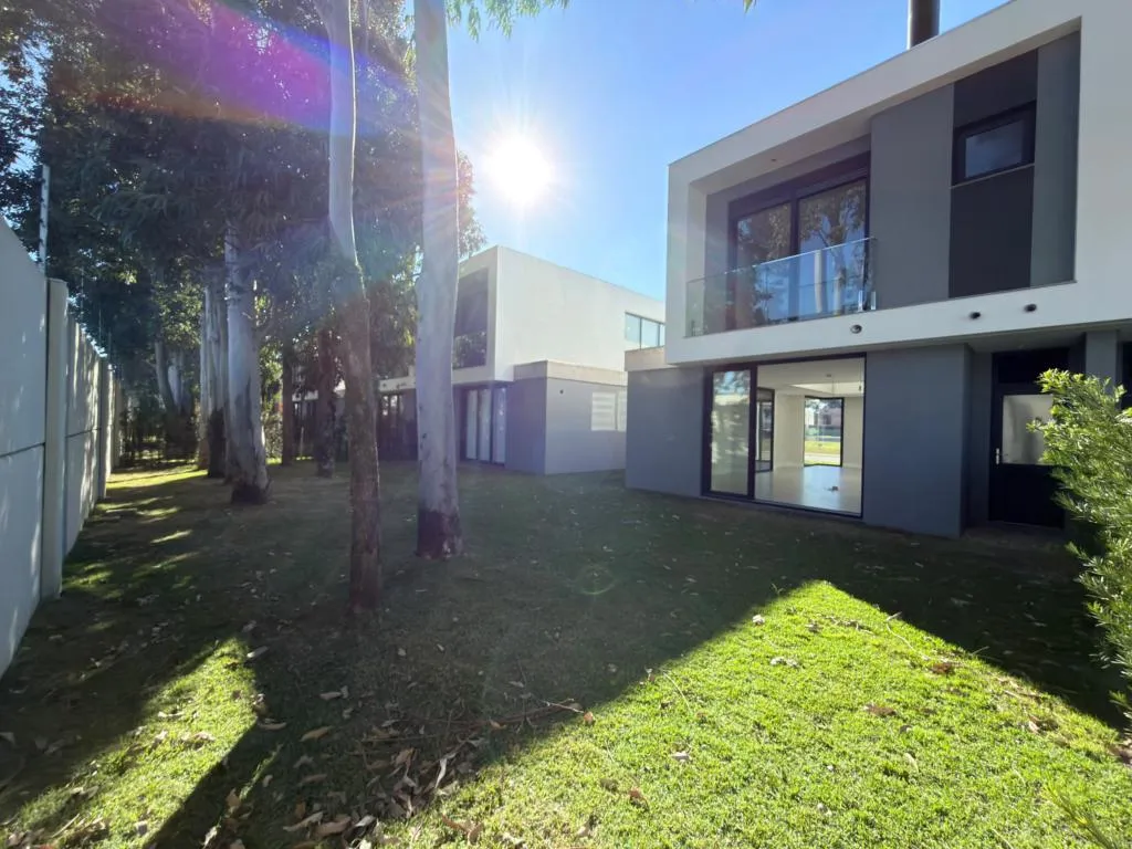 Imagem Casa em Condominio 3 Dormitórios - Bairro Atlantida
