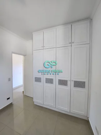 Imagem 1 sala ampla para 2 ambientes com varanda,1 banheiro social, 2 quartos sendo 1 suíte, armários embutidos, área de serviço e cozinha planejada