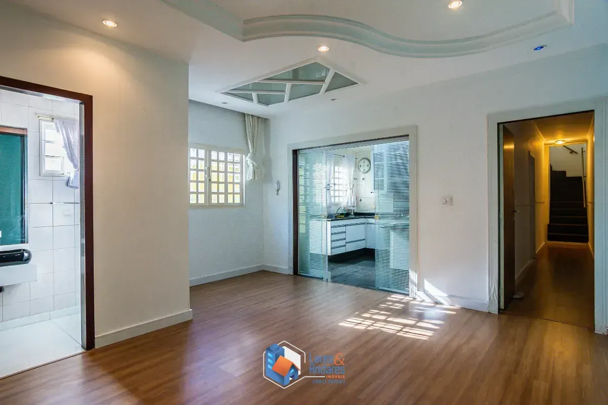 Imagem Casa de vila para venda em Vila Madalena com 3 quartos, sendo 1 suíte, 200m²