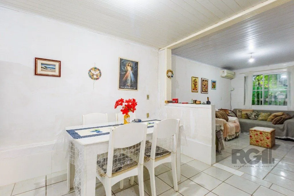 Imagem Casa de 4 Dormitório(s) Bairro Nonoai - Porto Alegre