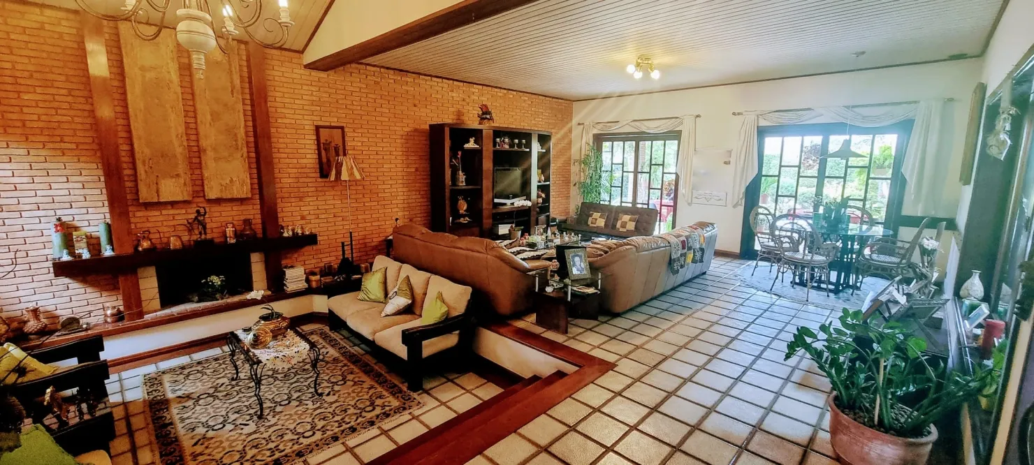 Imagem Residência Exclusiva com Piscina, Lago Ornamental e 3 Suítes