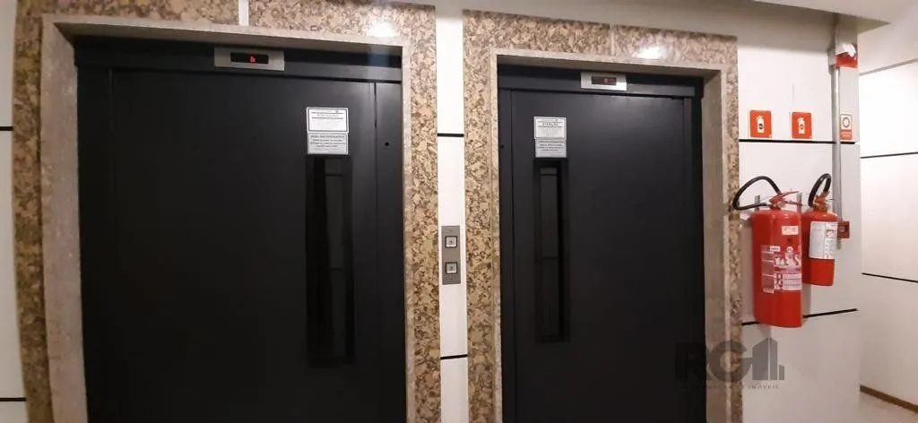Imagem Sala comercial para Comprar com 1 vaga na Cristóvão Colombo.