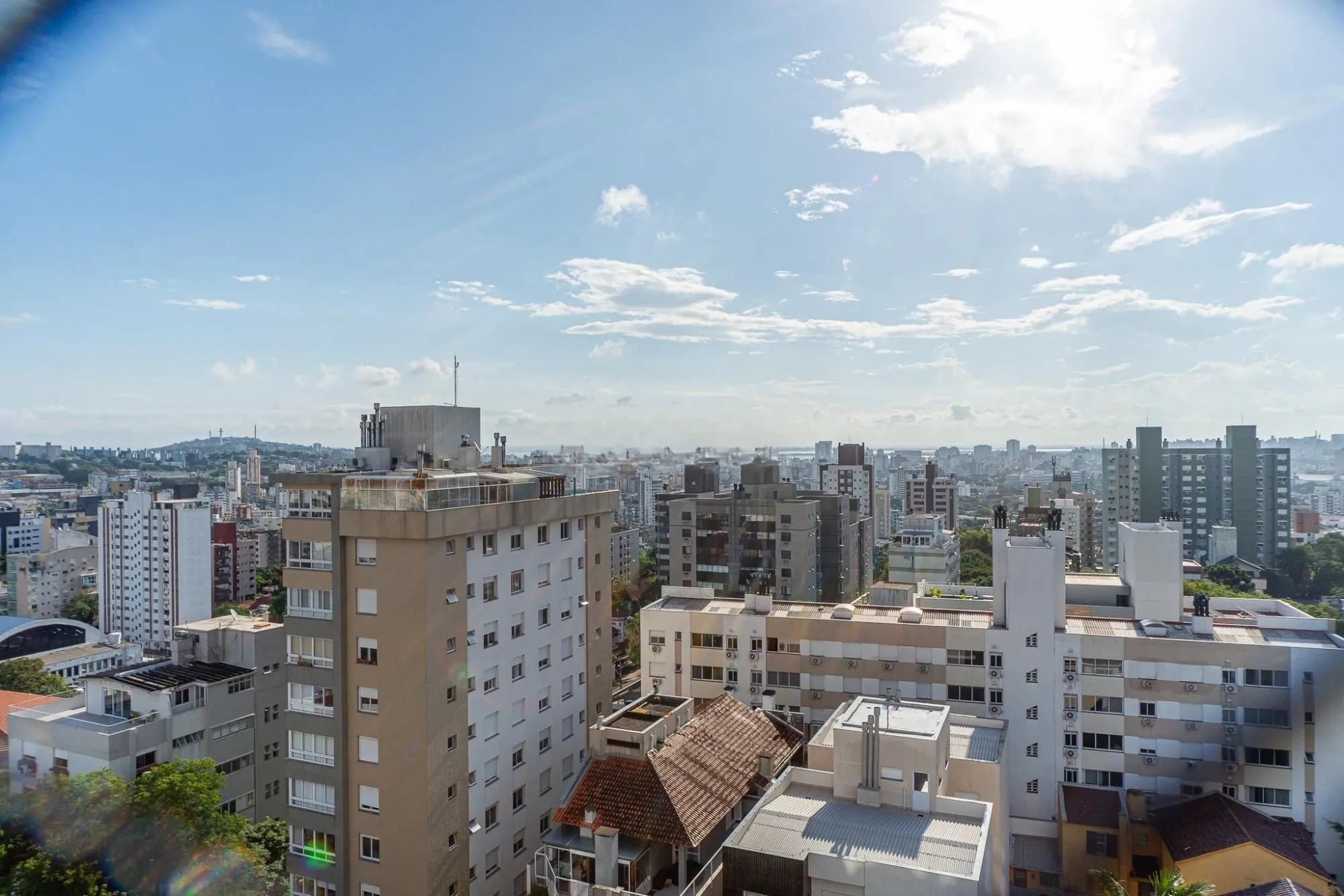 Imagem Apartamento 2 Dormitórios com Suíte e 2 Vagas no Petrópolis - 75m²