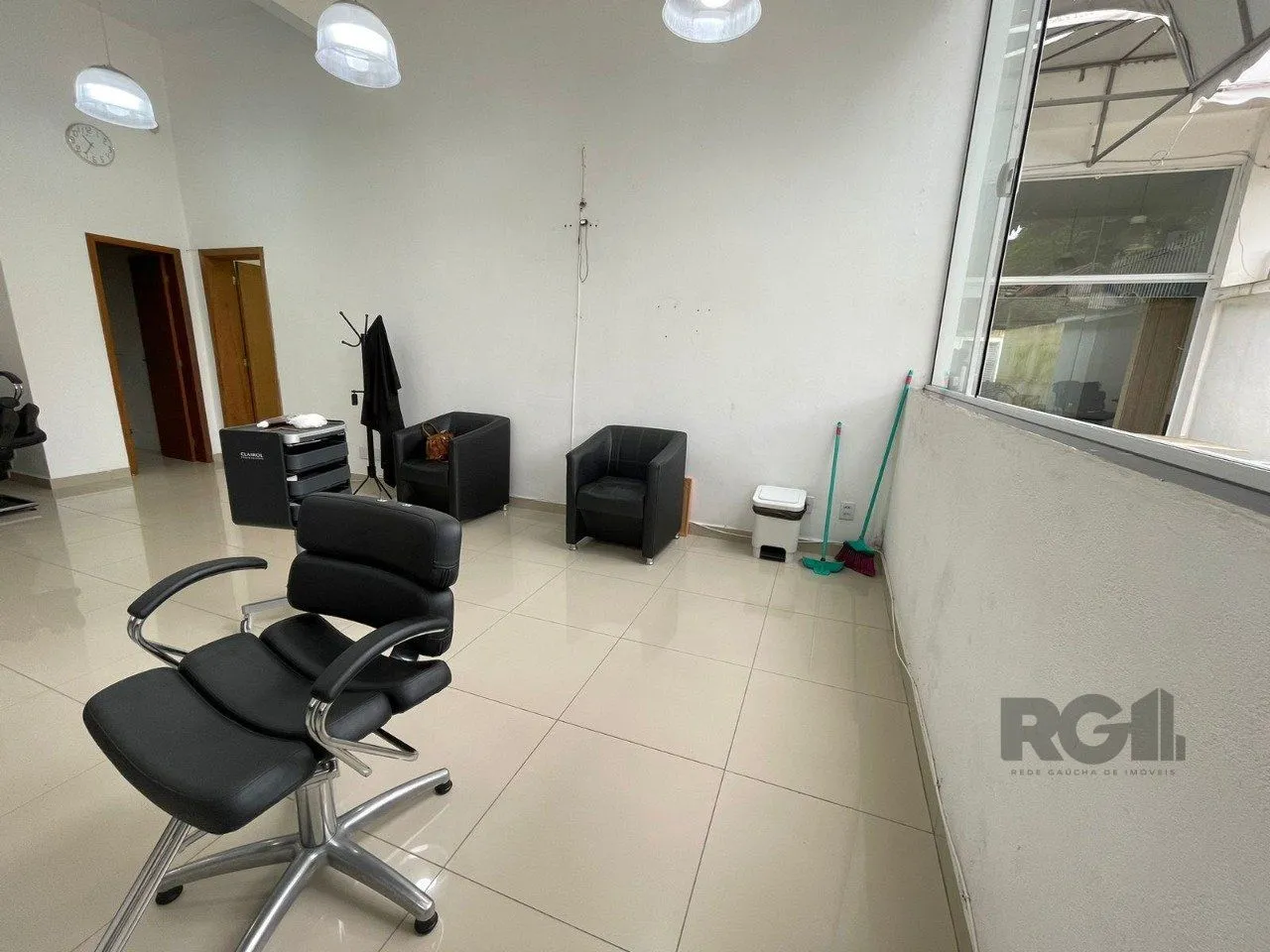 Imagem Prédio comercial 225m², com 5 lojas individuais, pé direito alto Vila Conceição.