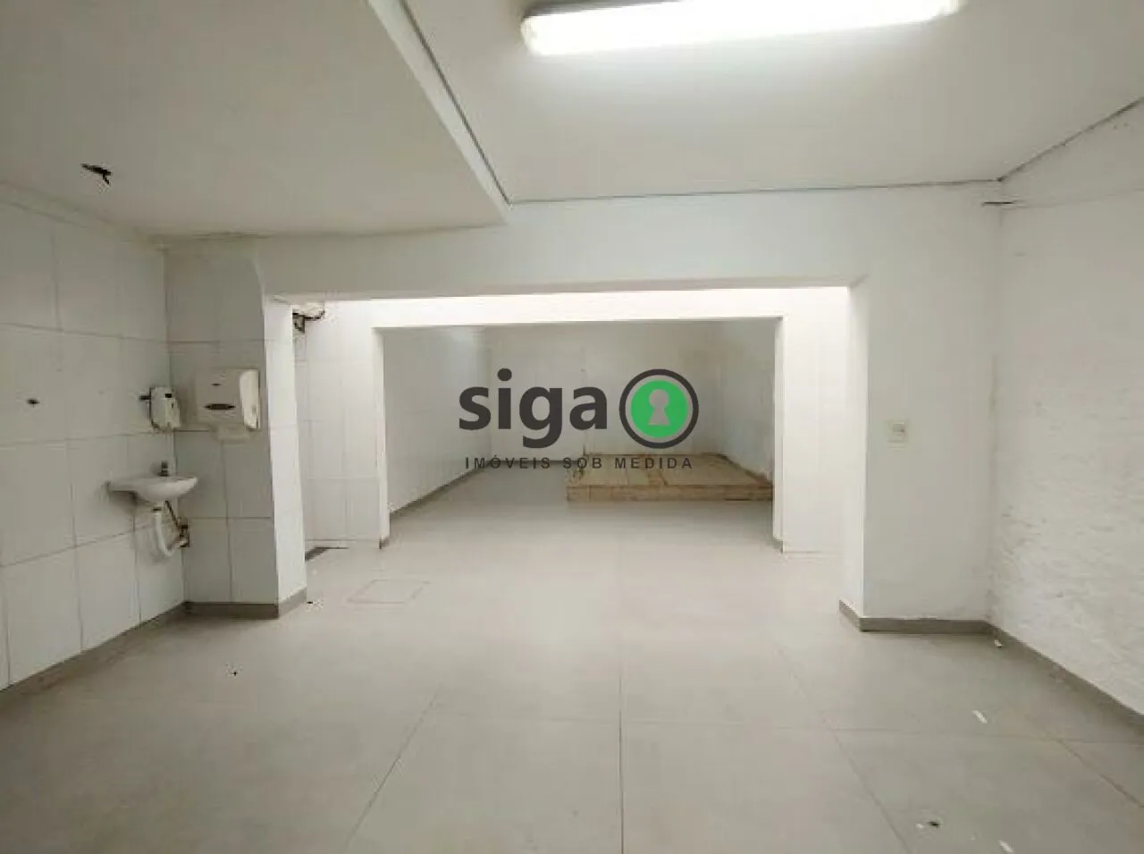 Imagem Casa Comercial no Itaim Bibi para locação com 105m², com 5 salas, 1 banheiros e 2 vagas, sem mobilia