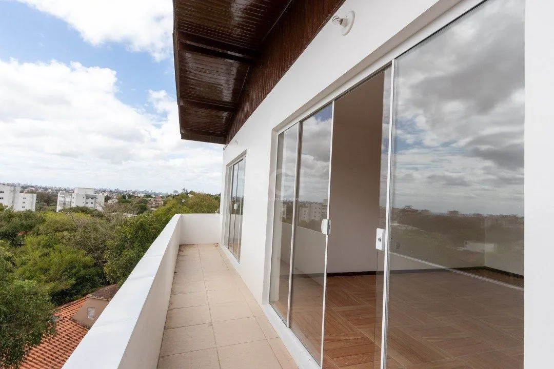 Imagem Casa para Venda - 454.7m², 5 dormitórios, sendo 1 suites, 8 vagas - Teresópolis