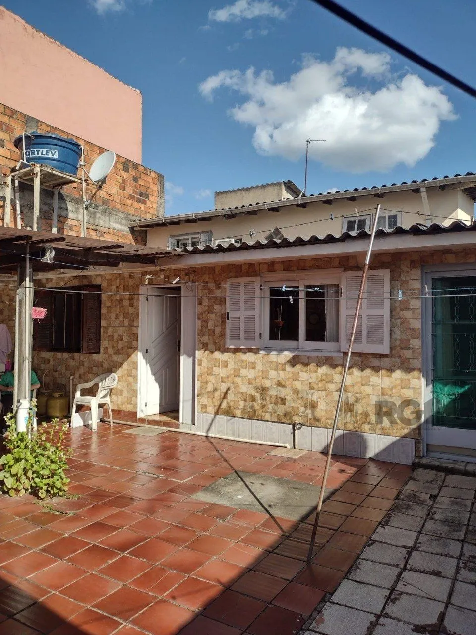 Imagem Duas casas, 3 dormitórios, vaga de garagem, Bairro Monte Carlo