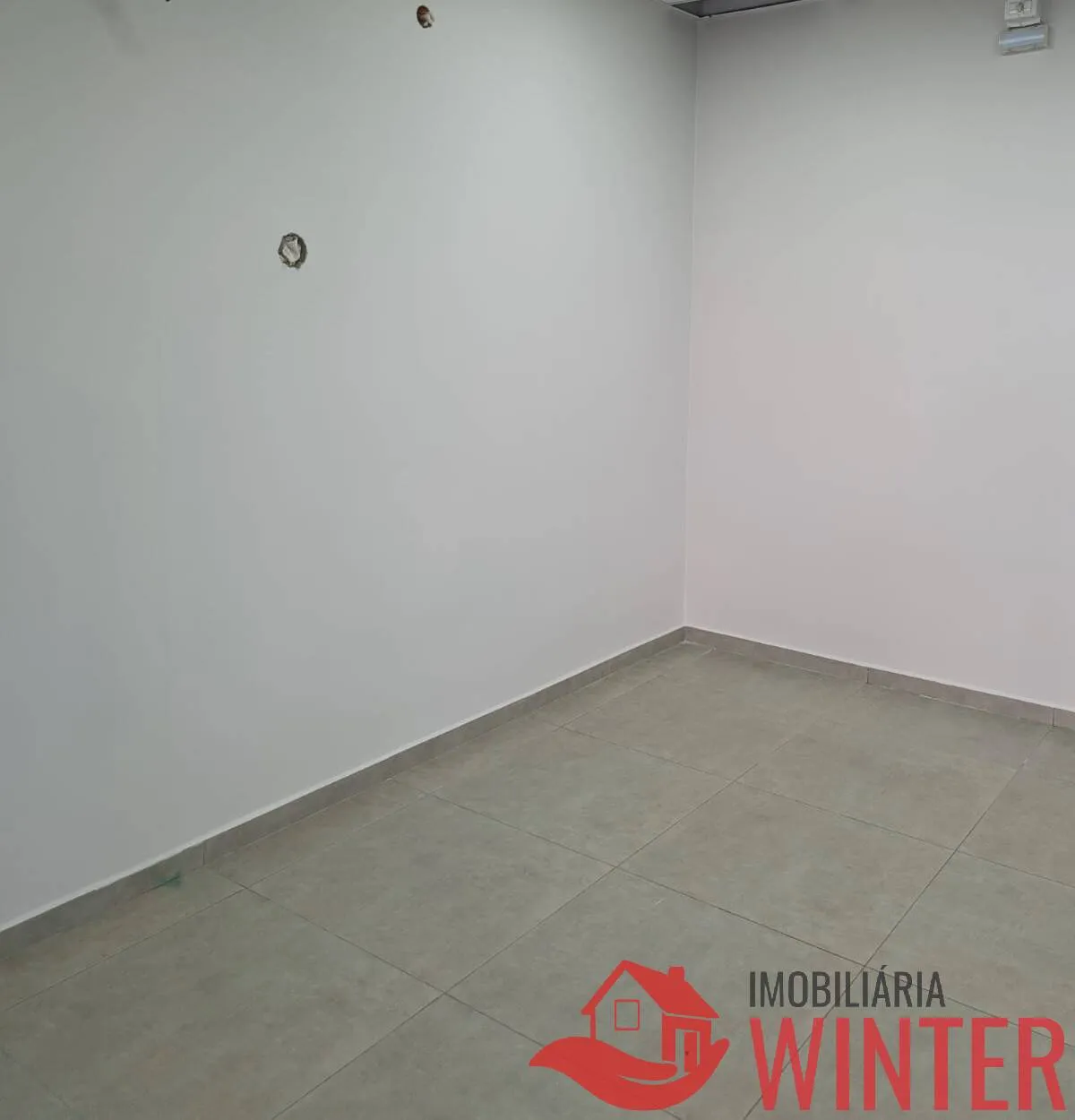 Imagem Sala de esquina terrea com 210m2