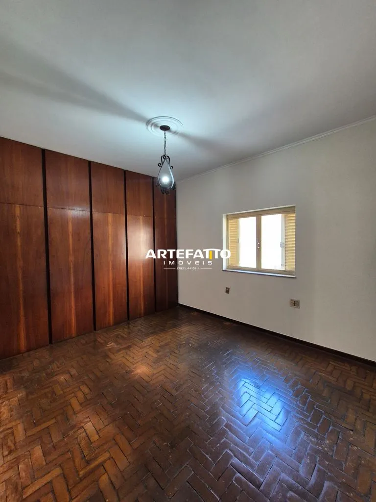 Imagem Casa com 4 dormitórios no bairro Vila Allan Kardec