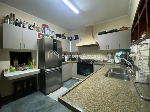Imagem Casa com estilo suíço muito harmônica! No térreo iniciamos por uma sala de estar/TV toda avarand...