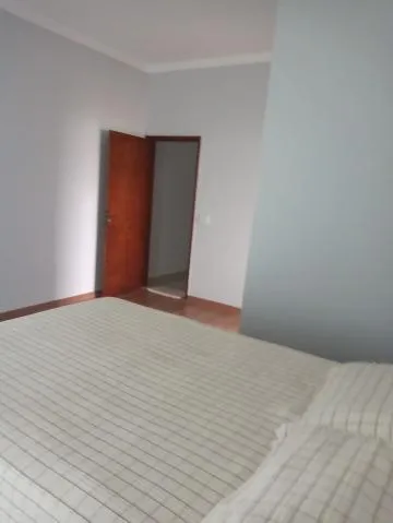 Imagem VENDA DE CASA EM SANTA ISABEL/SP, terreno de 3.120m² e 360m² A/C com 3 suítes, 3 salas, cozinha, quintal com pomar, piscina e 2 vagas. CONSULTE-NOS.