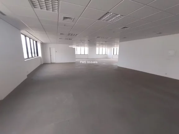 Imagem Conjunto Comercial de Alto Padrão com 8 Vagas de Garagem na Barra Funda, São Paulo-SP: Imperdível!