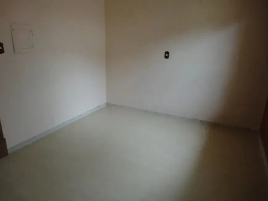 Imagem Casa com três dormitórios, suíte, piscina e 3 vagas.