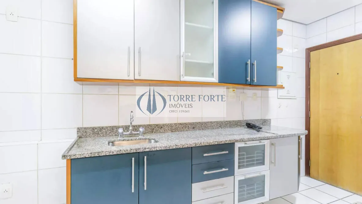 Imagem Lindo apartamento com 3 dormitórios, 2 vagas e varanda em Moema