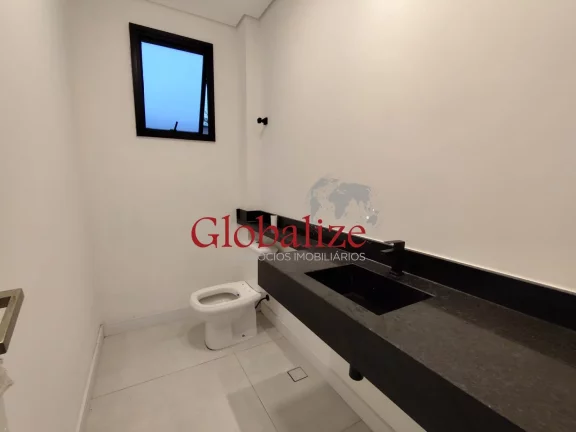 Imagem Casa sobreposta alta à venda com 280m², 3 suites, quadra da praia por R$1.940.000,00 no Embaré em Santos