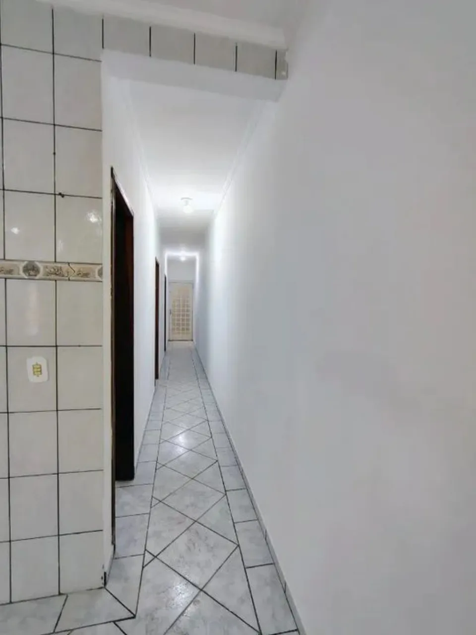Imagem Casa Comercial à Venda em Sorocaba-SP, Jardim Pacaembu: 2 Quartos, 1 Sala, 2 Banheiros, 2 Vagas de Garagem!