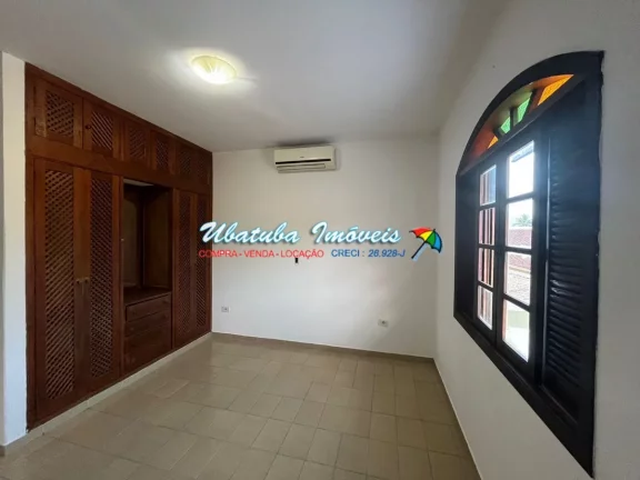 Imagem Sobrado com 03 dormitórios em excelente localização