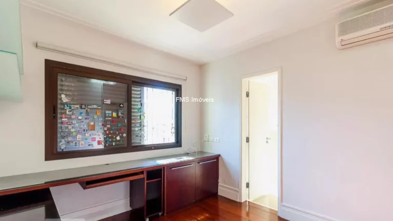Imagem Imperdível! Apartamento de Luxo em Moema, São Paulo-SP: 3 quartos, 3 suítes, 3 banheiros, 4 vagas de garagem, 230m² de área