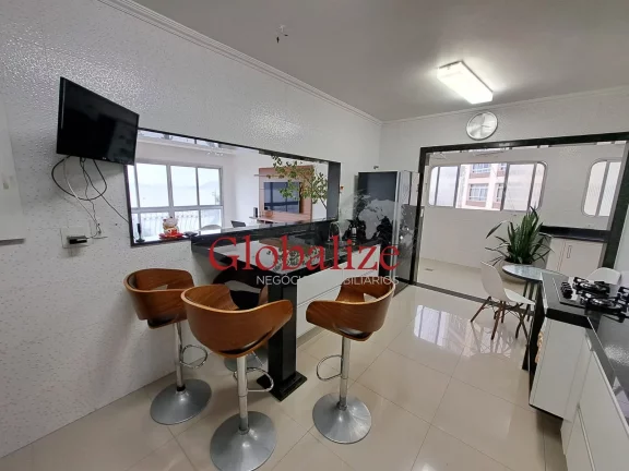 Imagem Apartamento à venda com 195m², 3 quartos, 1 suíte, closet, frente Mar por R$2.200,00 na Ponta da Praia em Santos