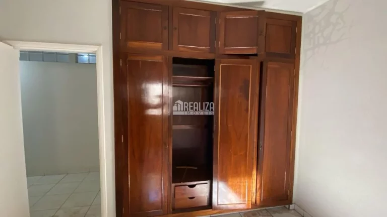 Imagem Casa à venda no bairro São Benedito, Uberaba: 4 dormitórios, 2 suítes, área de lazer