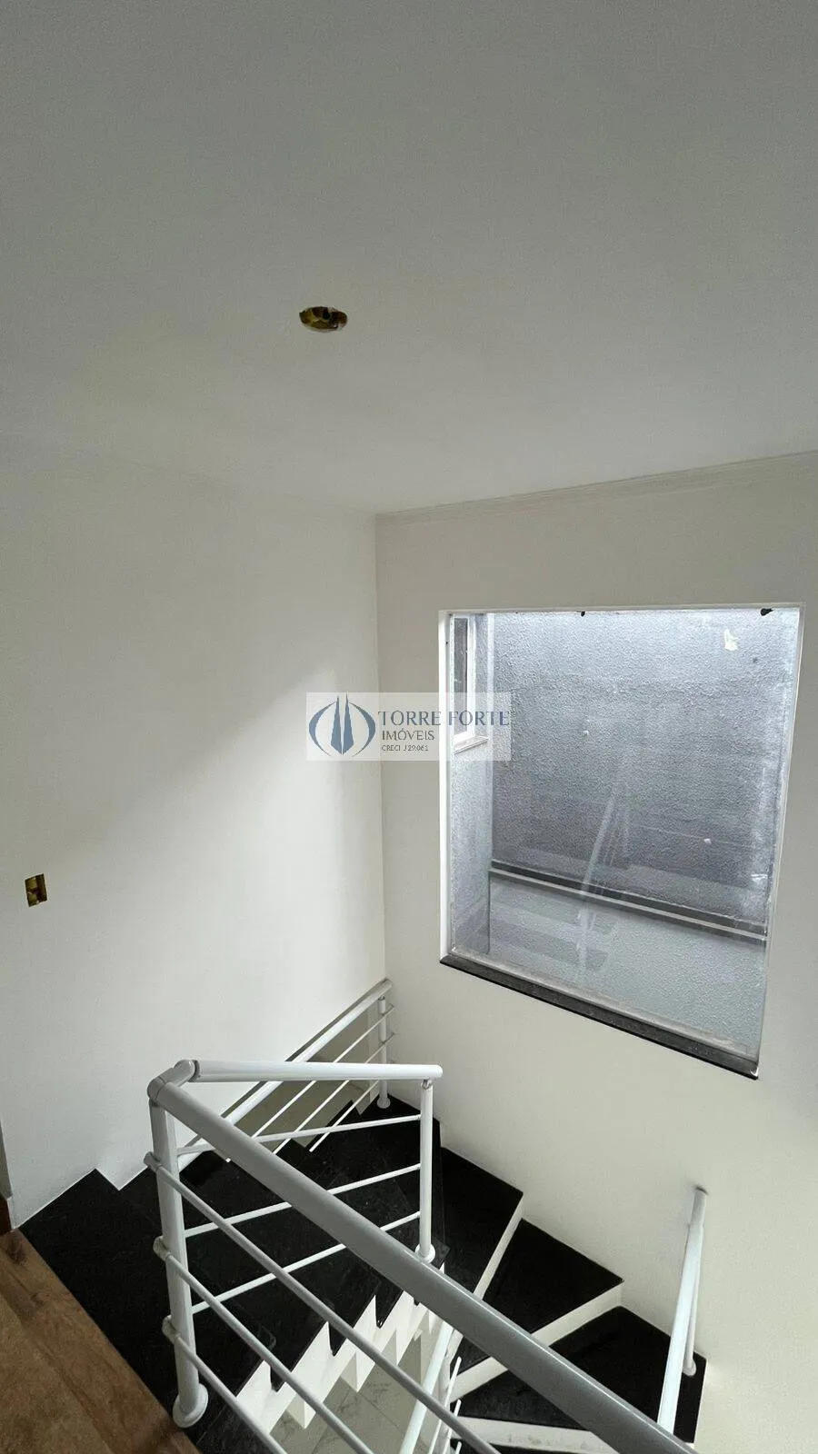 Imagem Casa sobrado novo, com 120m² em rua tranquila na Vila Canero