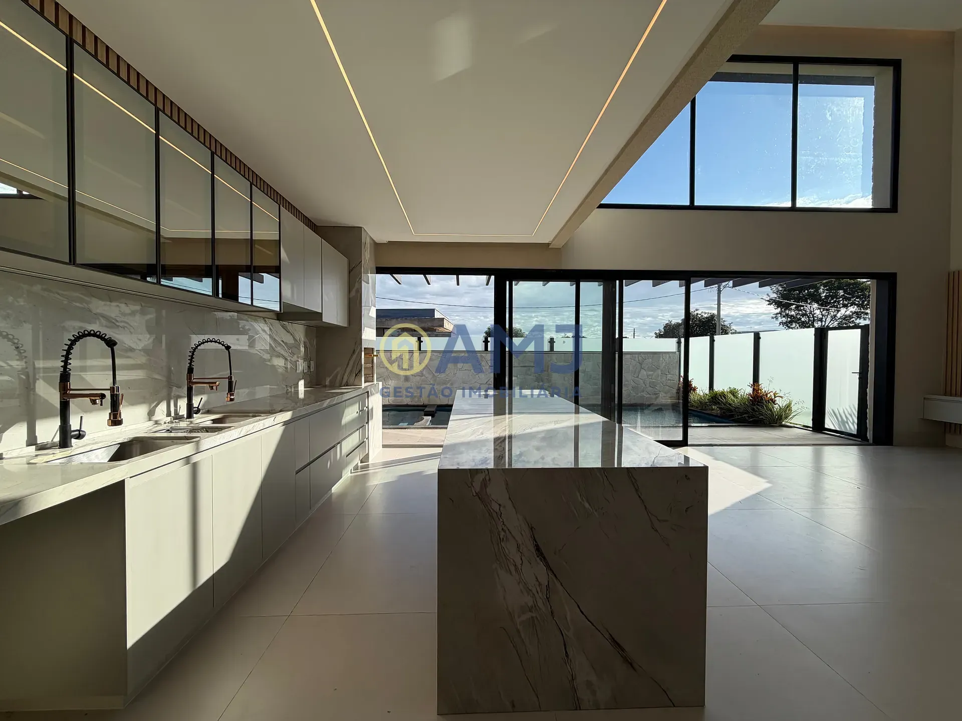 Imagem Casa à Venda, 4 suítes, Parqville Jacarandá, Aparecida de Goiânia, GO