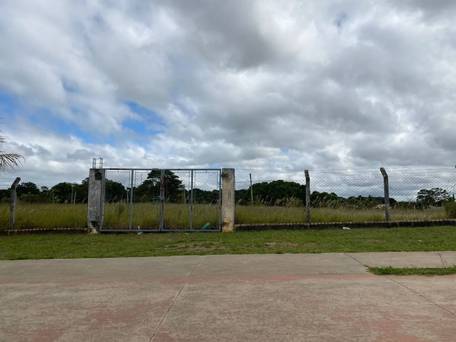 Foto do imóvel Terreno à venda na rua principal de Sarapuí em Vila São João, SARAPUÍ - SP