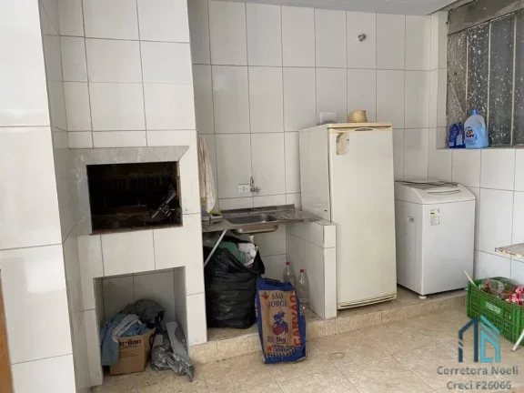 Imagem (PERMUTA) Casa térrea, 03 quartos c/suíte, parte podendo ser utilizado como Barracão, no Capão Raso em Curitiba PR