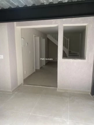 Imagem Casa Comercial de Alto Padrão para Locação na Vila Mariana, São Paulo-SP: 3 Salas, 4 Banheiros e 118 m² de Área.