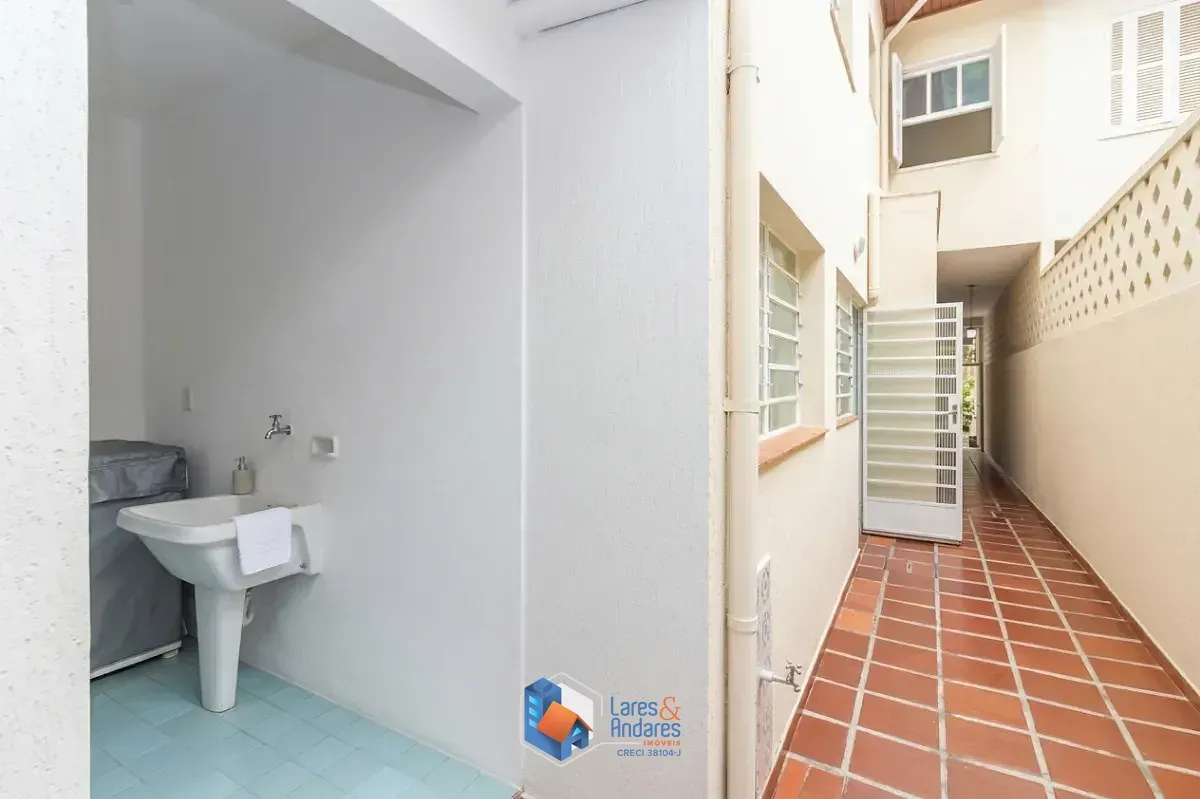 Imagem Sobrado para venda em Vila Cordeiro com 4 quartos, sendo 1 suíte, 160m²