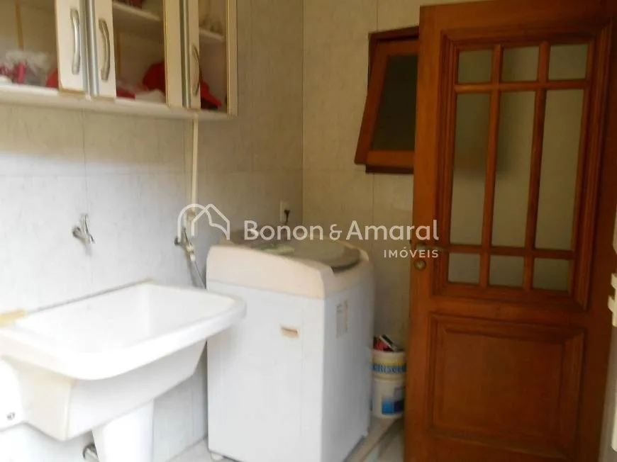 Imagem Casa com 230 m² e 5 quartos