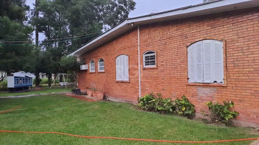 Imagem Sítio para Venda - 242m², 2 dormitórios, sendo 2 suites, 2 vagas - Itapuã