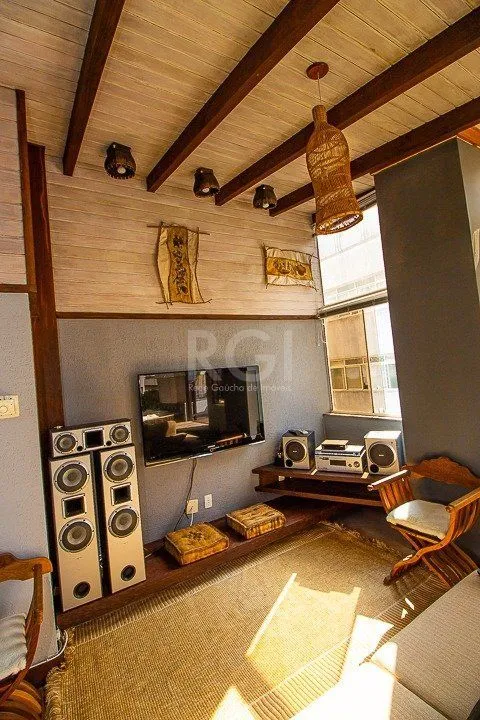 Imagem Cobertura para Venda - 116.36m², 2 dormitórios, sendo 1 suites, 1 vaga - Petrópolis