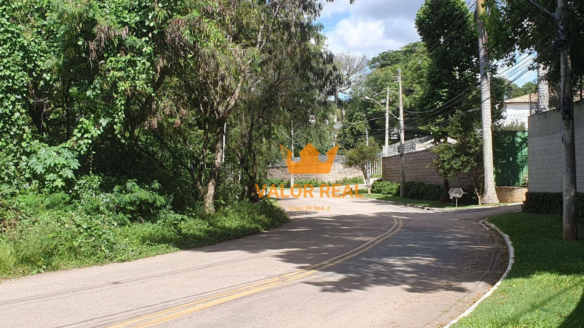 Imagem Terreno alto padrão AT 2.054 m², em rua com total segurança, sem taxa de condomínio. O melhor da Malota ao seu dispor, com o menor valor m2.