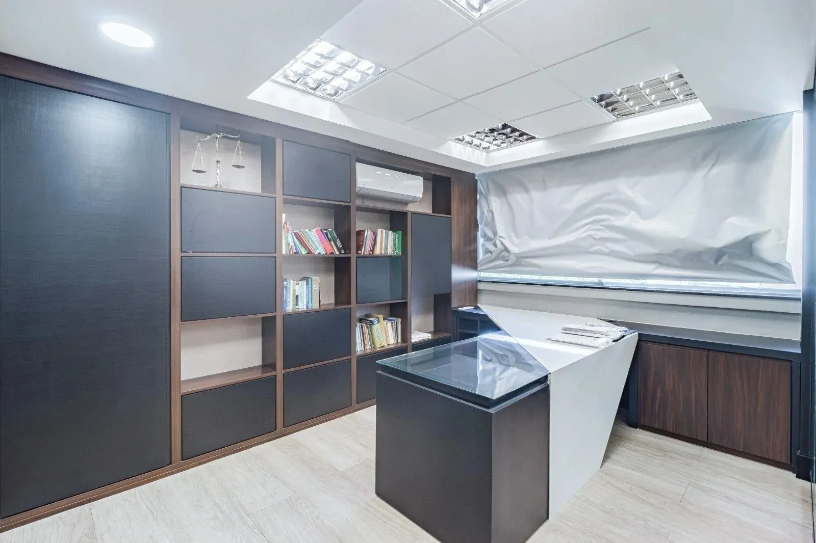 Imagem Sala/Conjunto Comercial com 4 vagas e 218m²