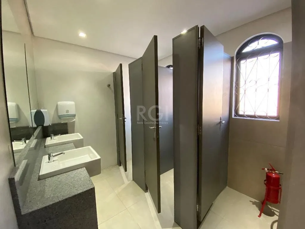 Imagem Excelente Casa Comercial Reformada Para comprar - Partenon - Porto Alegre/RS
