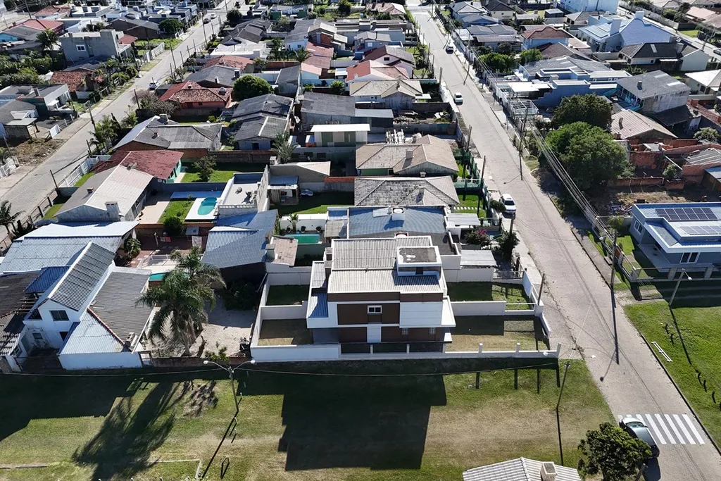 Imagem Casa à venda em Xangri-Lá, Centro, com 3 quartos, 123,78m2