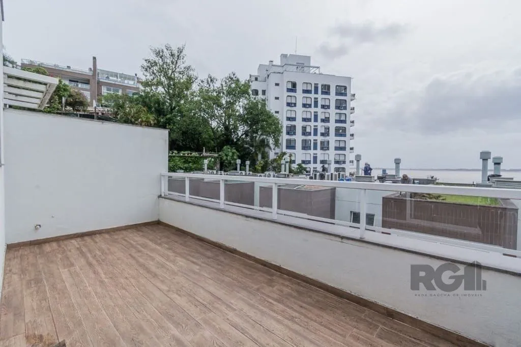 Imagem Excelente casa em condomínio de 251m² com 3 suítes e elevador!