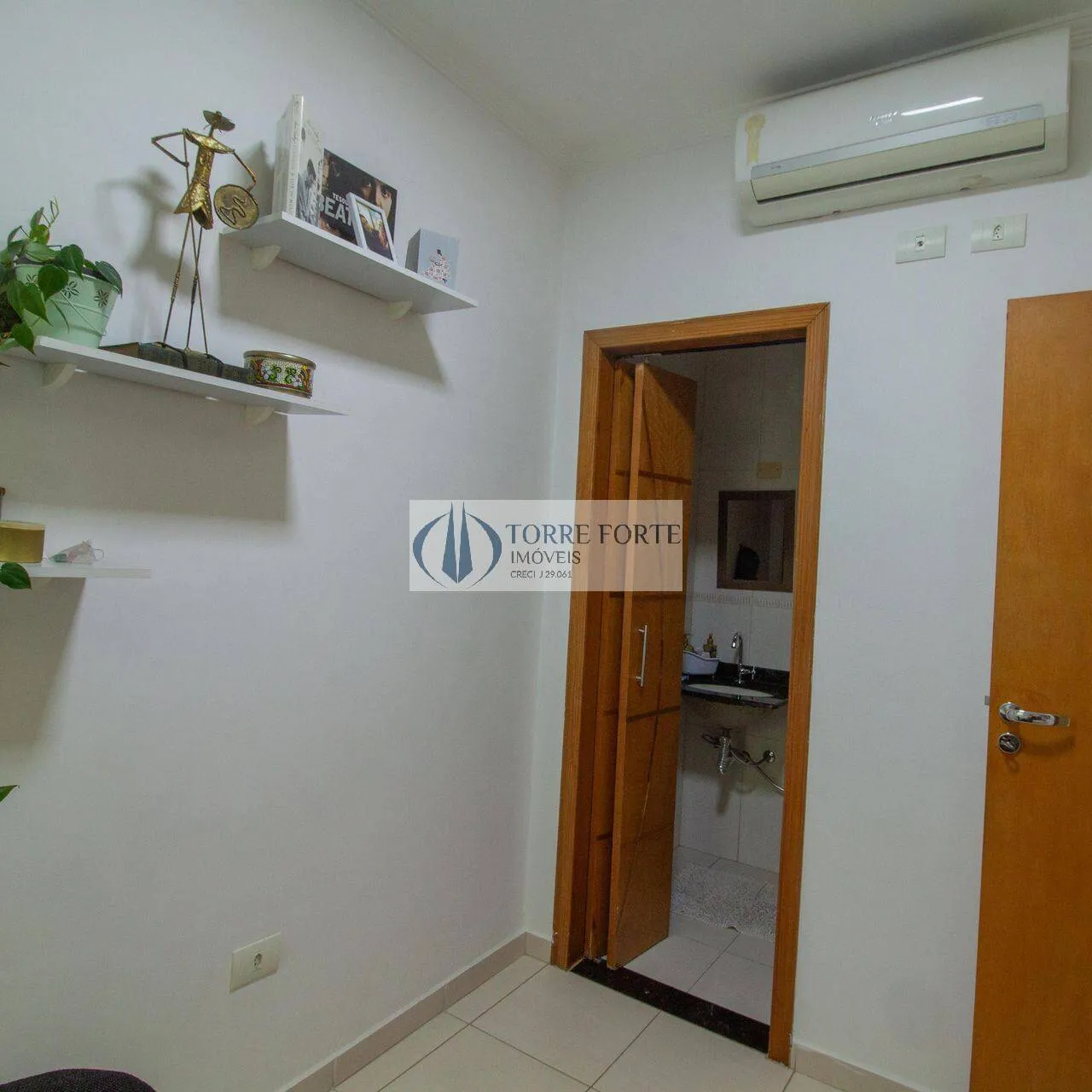 Imagem Linda casa com 3 suítes , churrasqueira, varanda , 2 vagas