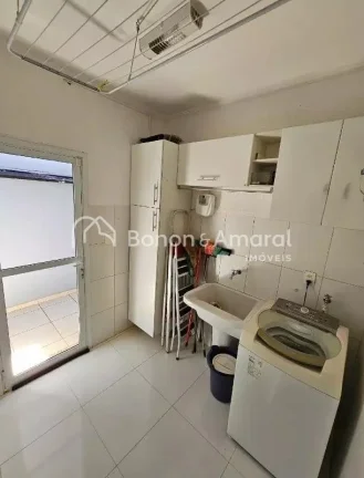 Imagem A casa conta com 3 dormitórios, sendo 1 suíte espaçosa, além de banheiro social e lavabo. As sal...