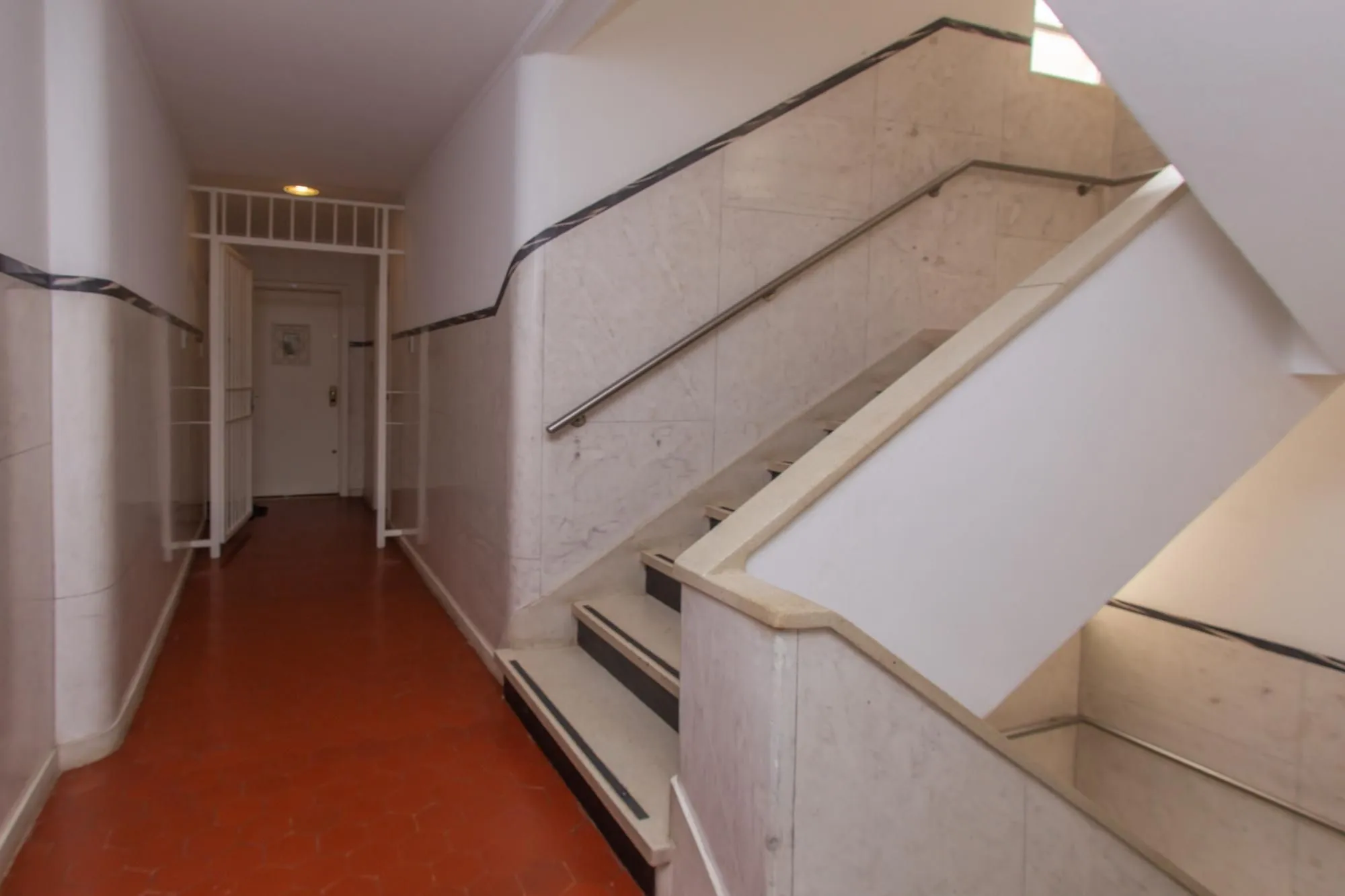 Imagem Apartamento 02 dormitórios próximo ao hospital Moinhos