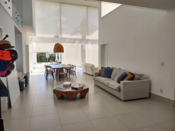 Imagem Casa Moderna em Condomínio  Segurança e Lazer