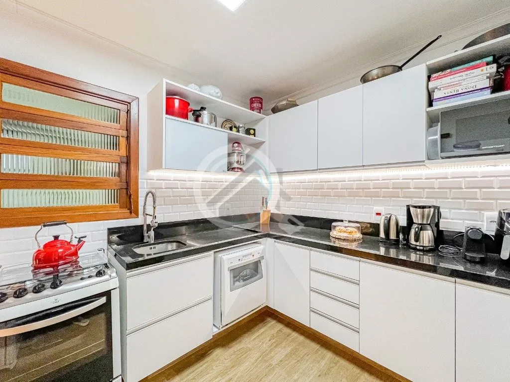 Imagem Este apartamento recentemente atualizado no Bairro Moinhos de Vento é uma verdadeira joia. Localiza...