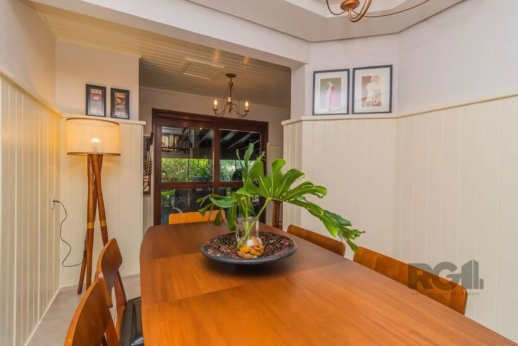 Imagem Casa em Condomínio 199m² - 3 dormitórios, 2 vagas no bairro Nonoai