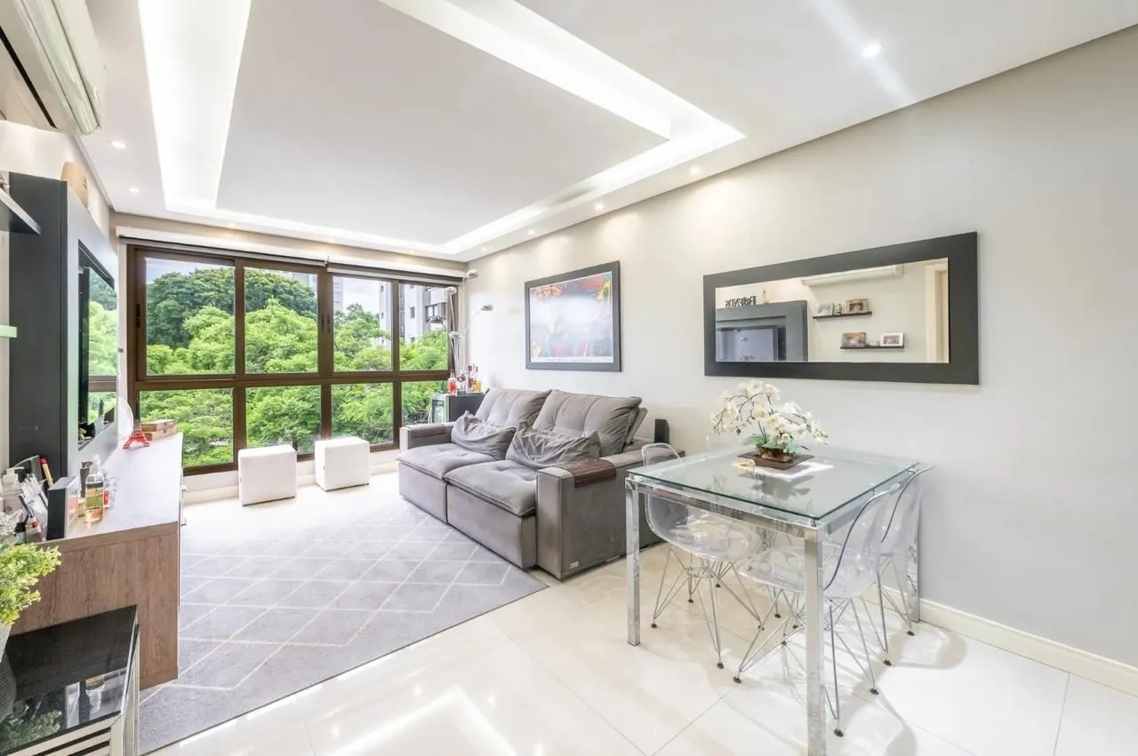 Imagem Apartamento de 2 dormitórios 1 suíte e 2 vagas no Petrópolis.