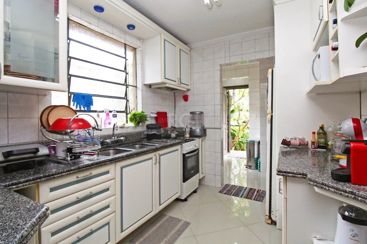 Imagem Casa para Venda - 464.5m², 3 dormitórios, sendo 1 suites, 3 vagas - Petrópolis