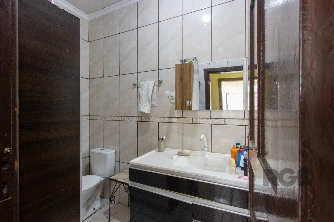 Imagem Casa térrea, 3 quartos, 2 banheiros, com pátio no Bairro Cavalhada