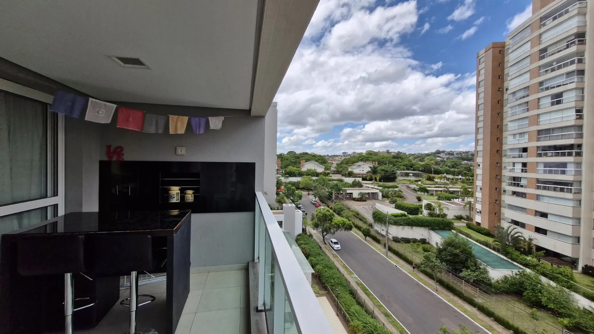 Imagem Apartamento mobiliado no Central Parque, 3 dormitorios sendo 1 suíte, banheiro social, lavabo, 114,00m² área privativa, 2 garagens