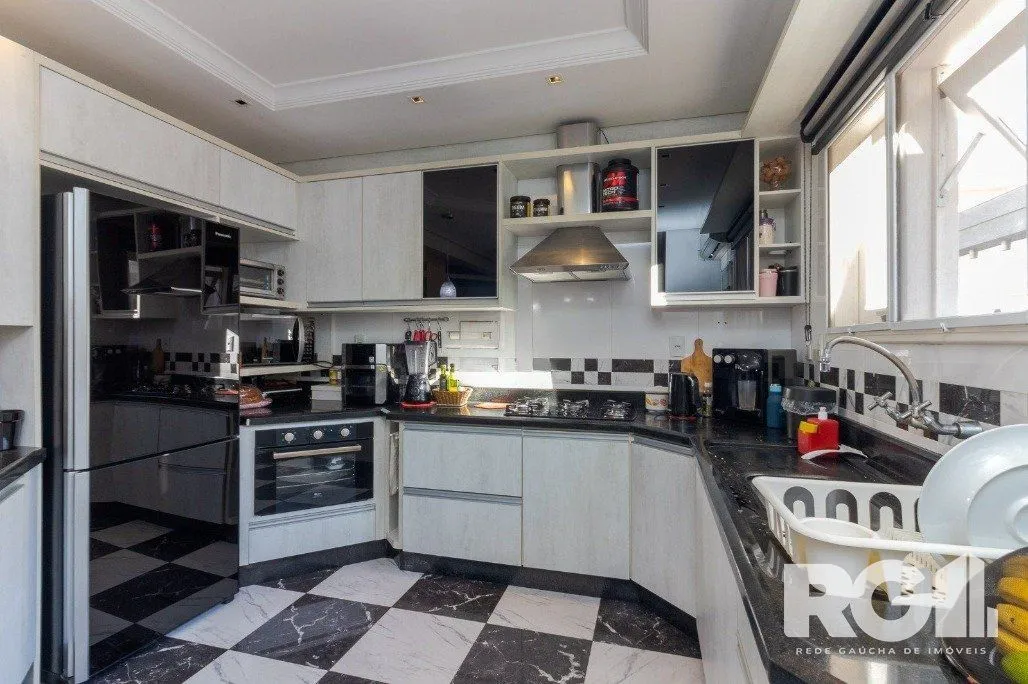 Imagem Casa em Condomínio com 3 Suítes, Espaço Gourmet e 5 Vagas de Garagem